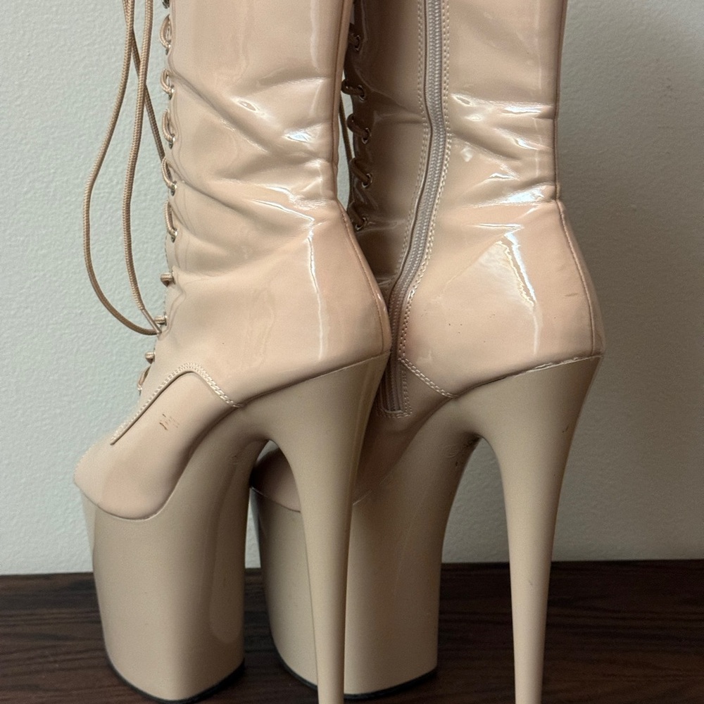 PLEASER FLAMINGO DANCING HEELED BOOT